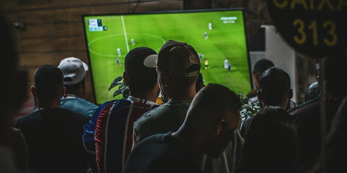 How Communal Sports Viewing Has Transformed Over the Years