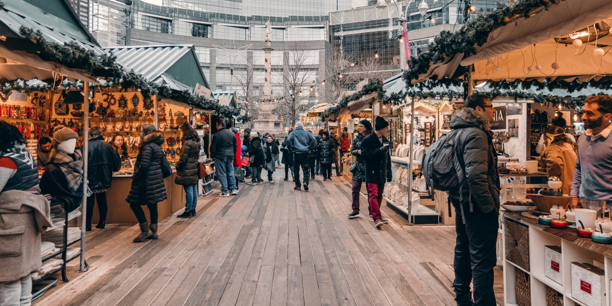 Holiday Retail Spending 2025 Consumers Hit $1 Trillion Despite Inflation Concerns