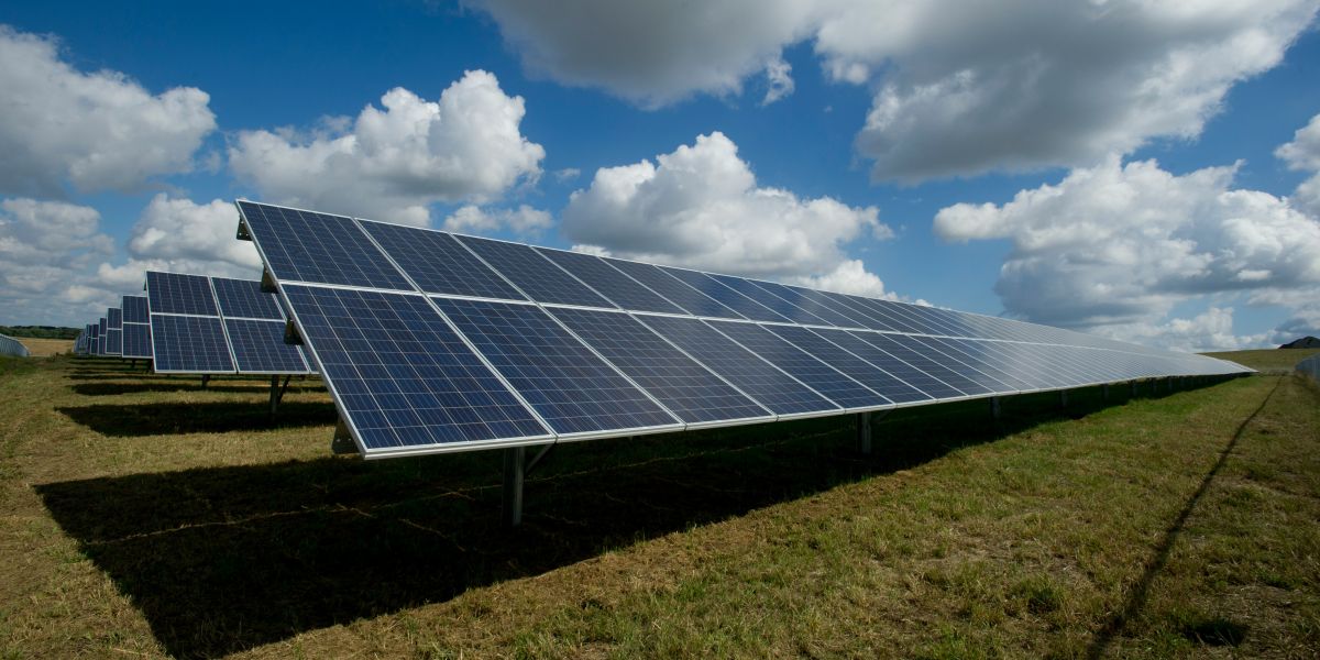 U.S. Renewable Energy Surpasses Natural Gas for the First Time in a Full Month