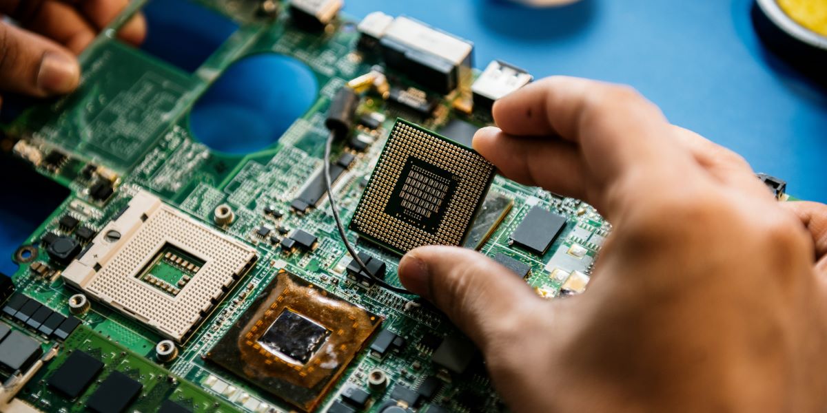 Broadcom Extends Apple Chip Deal Through 2031