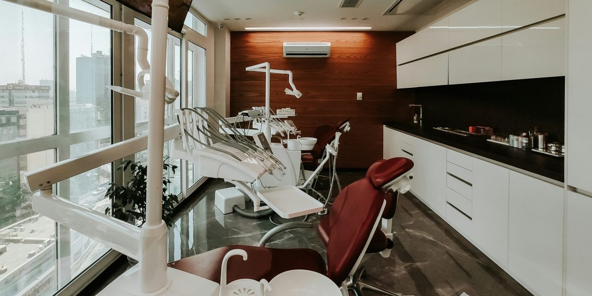 Learning Beyond Textbooks: How Dr. Julia L. Jackson Brings Real-World Implant Dentistry to Life