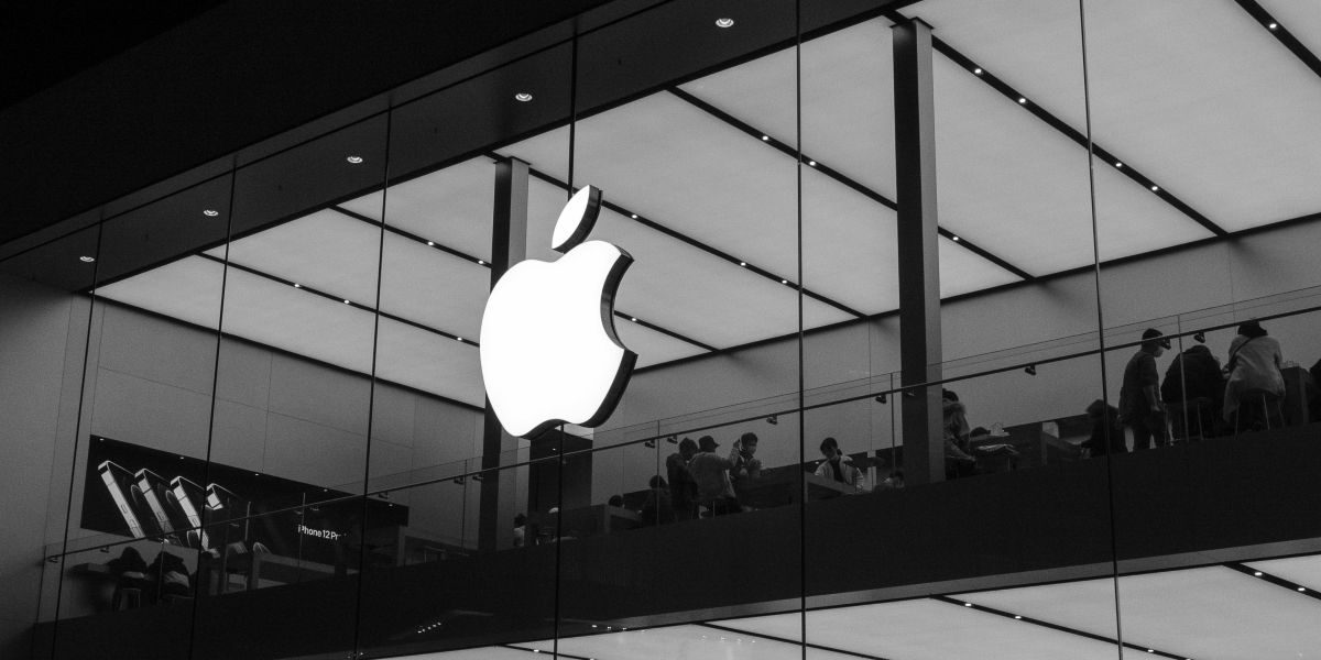 S&P 500 Opens May at a New Record — Apple Powers the Rally as Oil Retreats